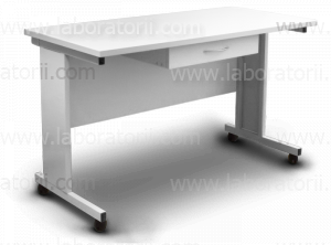 Стол T-4L для бокса модели UVT-S. Крышка стола выполнена из ДСП, покрытой ламинатом.