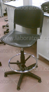 Стул с регулируемой высотой для столов низких и высоких с кольцевой опорой для ног, пластиковое сиденье